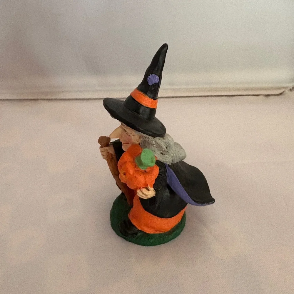 Vintage Midwest Importers Halloween Witch Holding Pumpkin Figurine Decoration 3